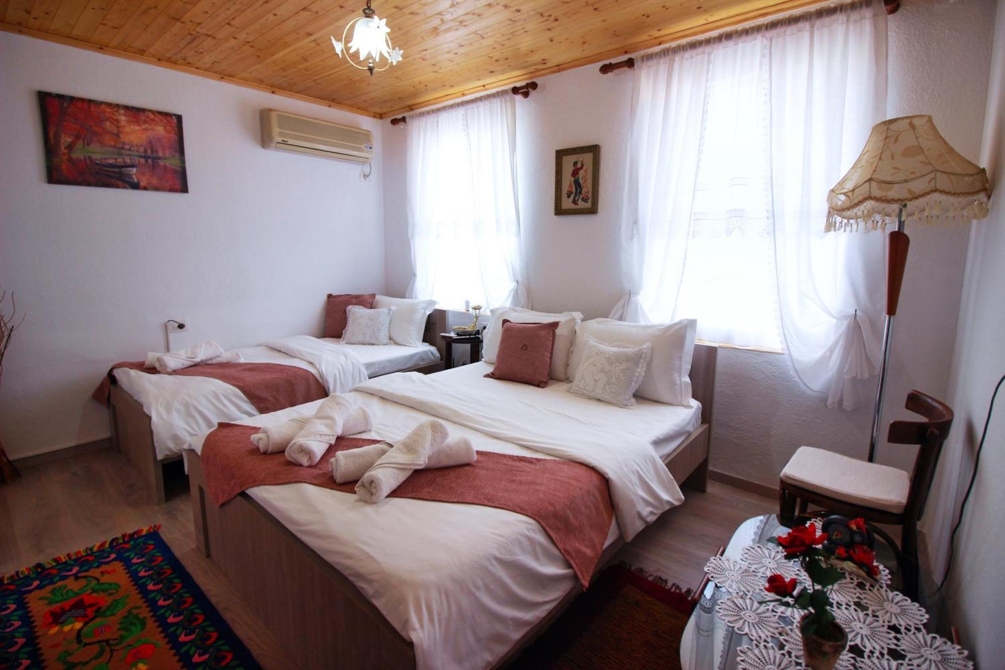 Guest House Denis Gjirokaster Exterior photo