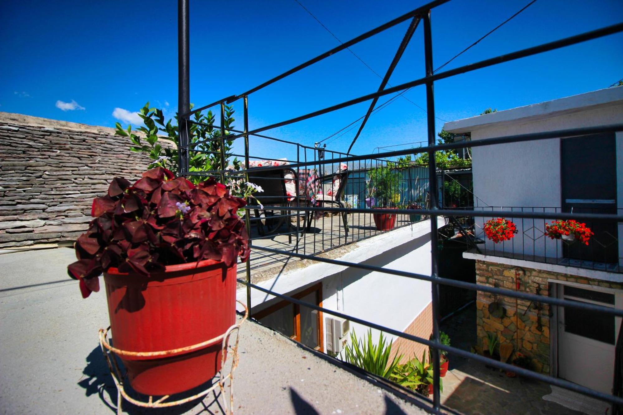 Guest House Denis Gjirokaster Exterior photo