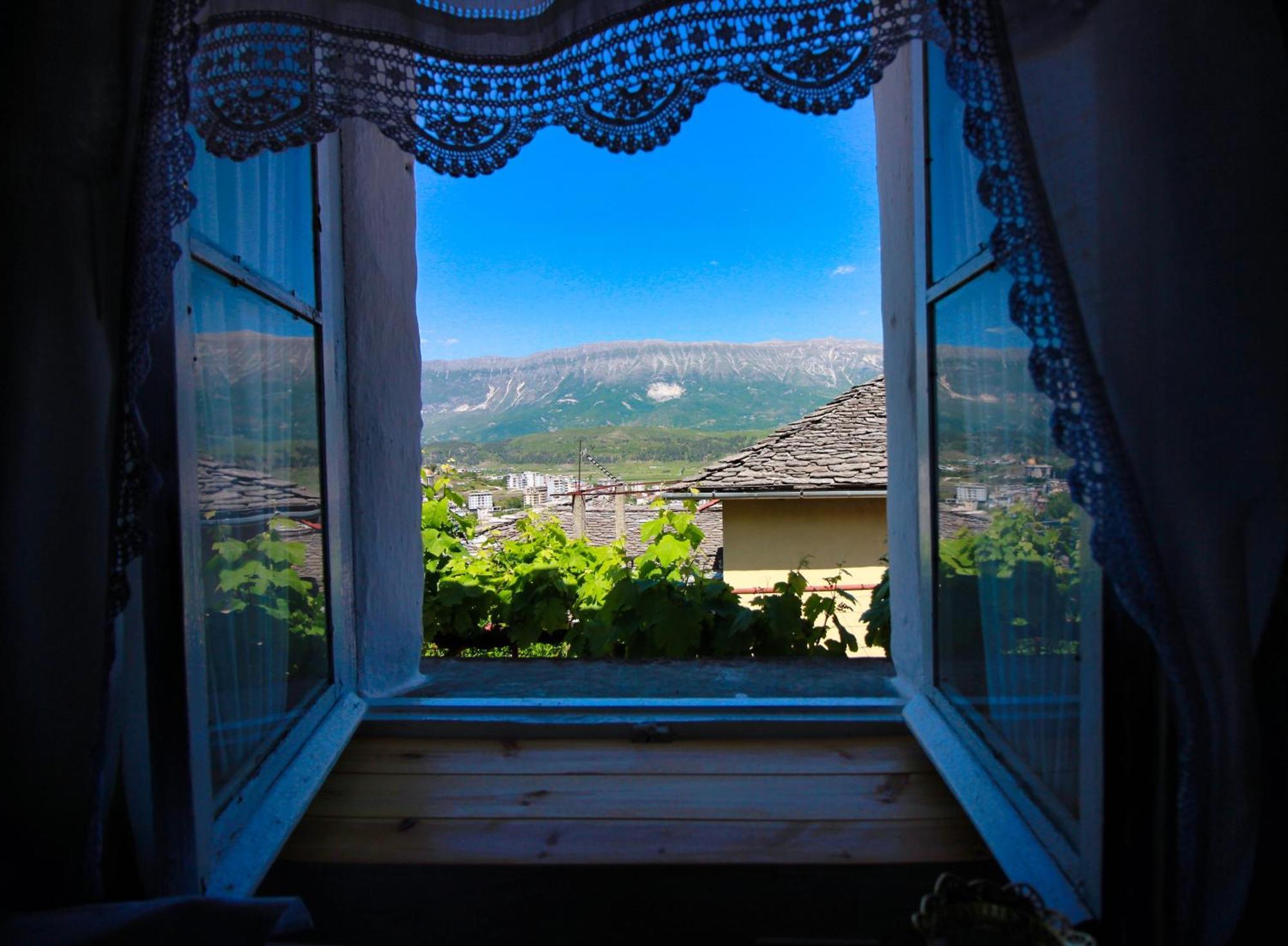 Guest House Denis Gjirokaster Exterior photo