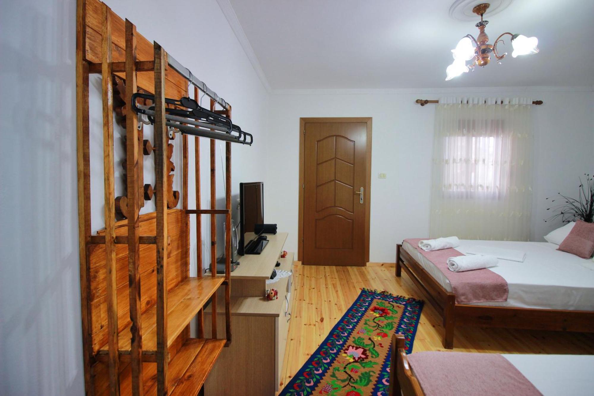 Guest House Denis Gjirokaster Exterior photo
