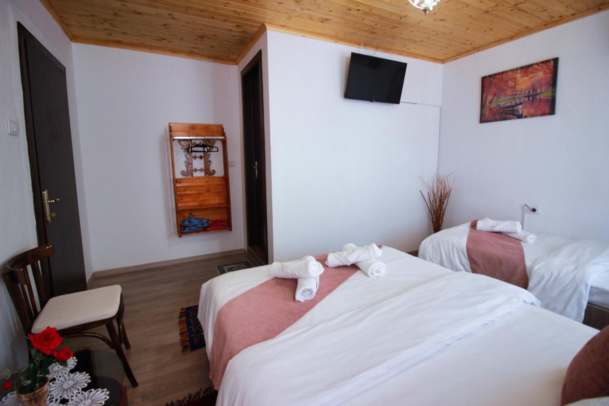 Guest House Denis Gjirokaster Exterior photo