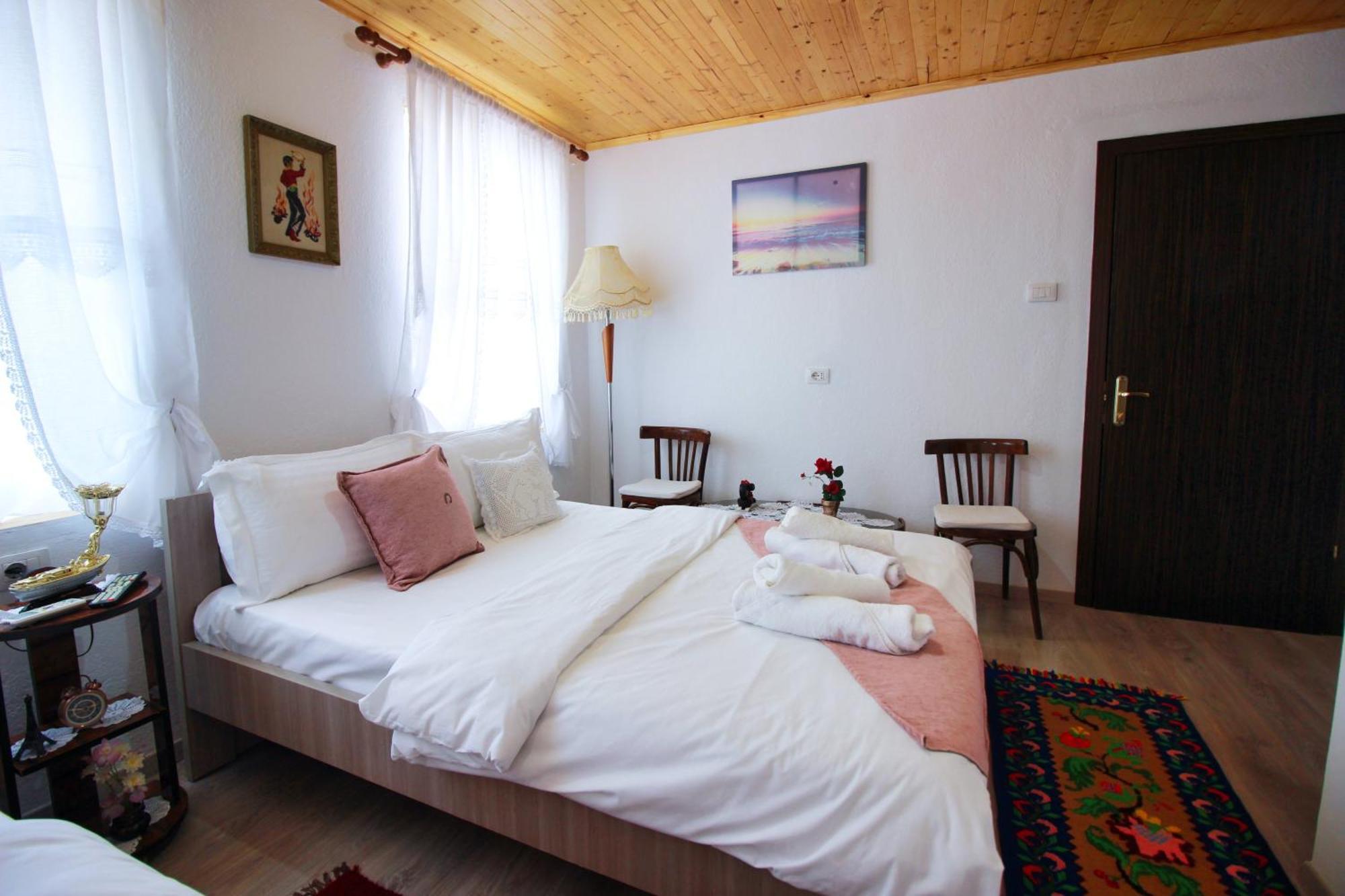 Guest House Denis Gjirokaster Exterior photo